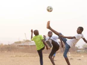 childrens-playing-football (1)