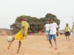 childrens-playing-football(2)