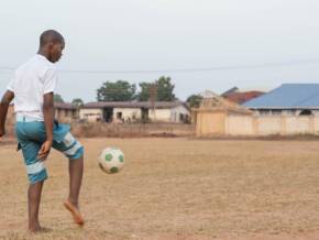 childrens-playing-football(3)