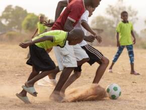 childrens-playing-football(4)