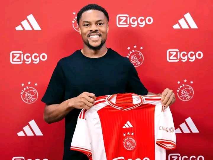 Akpom joins Ajax from Boro