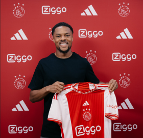 Done deal: Hale End product Akpom joins Ajax Amsterdam for a fee of N10.4b:: All Nigeria Soccer