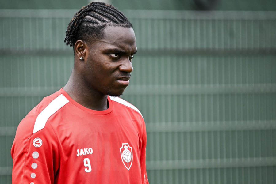 Who is the 17-year-old Nigerian striker George Ilenikhena turning heads in Belgium?